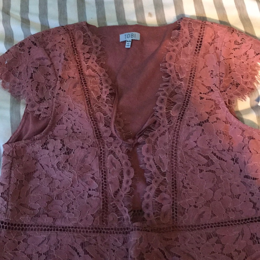 Rose lace dress - Picture 2 of 3
